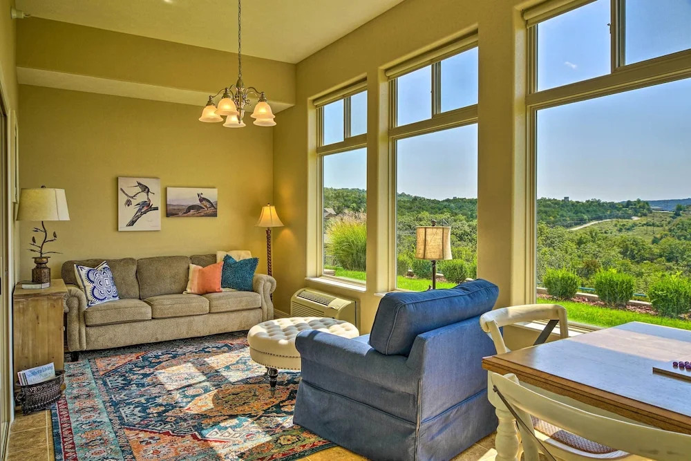 Branson Condo w/ Table Rock Lake Views, Near Strip