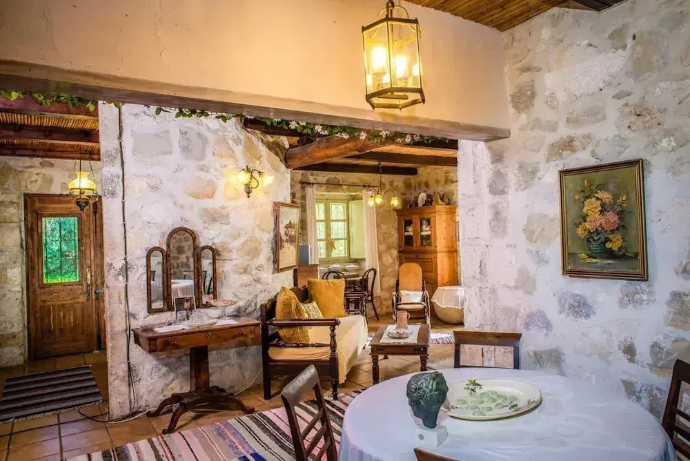 Jiannis Villa - Stone Villa in the Greenery