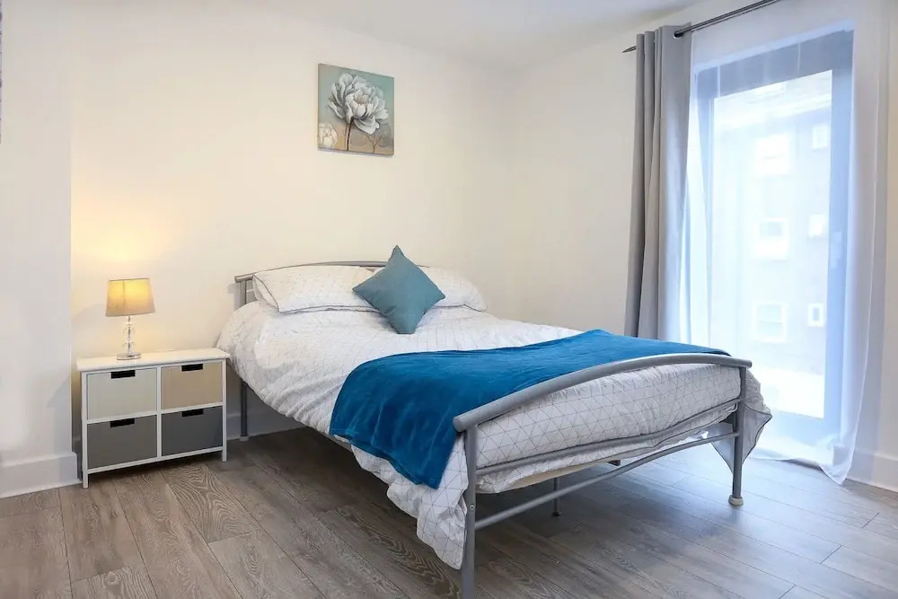 Spacious & Modern 3 Bedroom Apt Near Canary Wharf