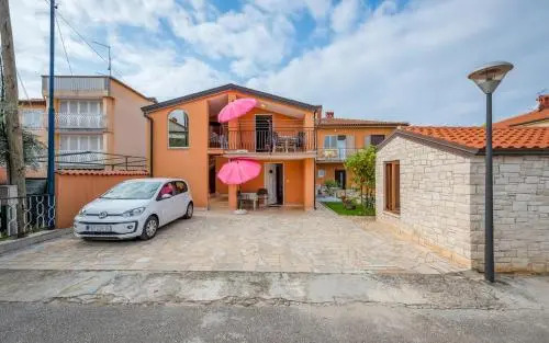 ALEKS 3 house with apartments