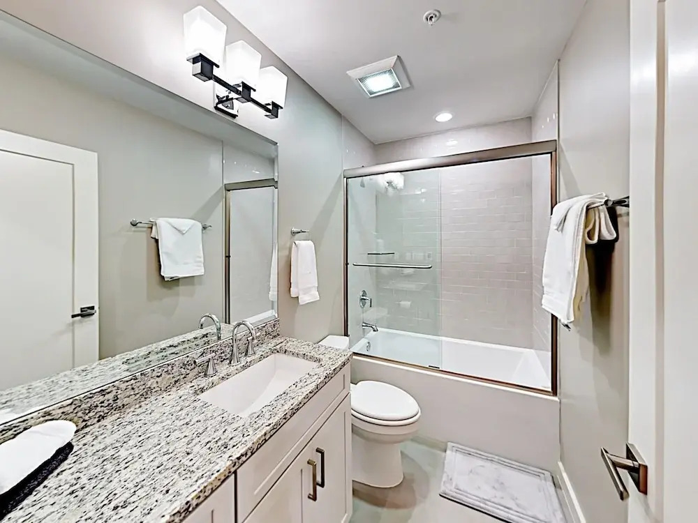 New 4-story Townhome 2 Bedrooms 2.5 Bathrooms Townhouse