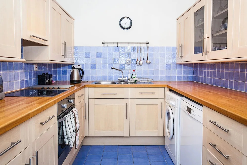 Quiet 3 Bedroom Apartment With Stunning Views