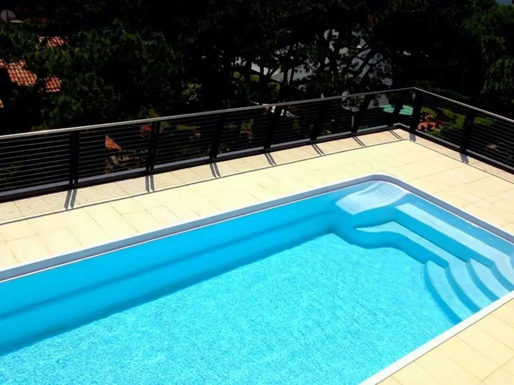 Rooftop Pool and sea Nearby-beahost