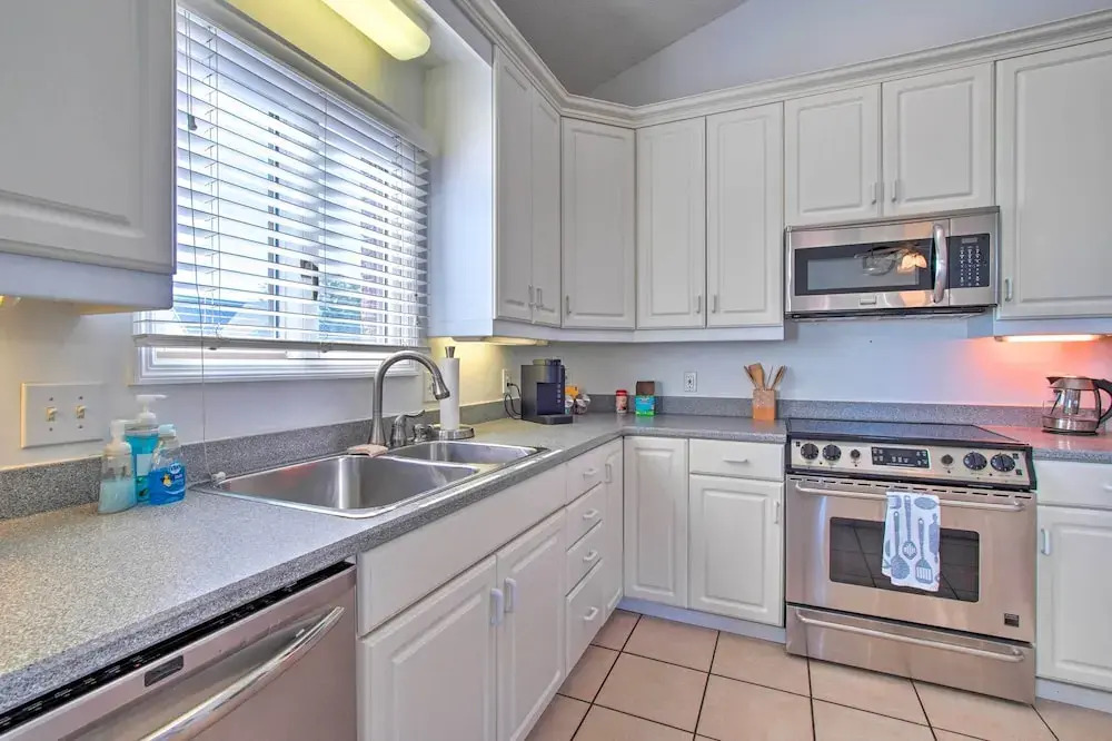 1/2 Mi to Riverwalk! Historic Dtwn Southport Condo