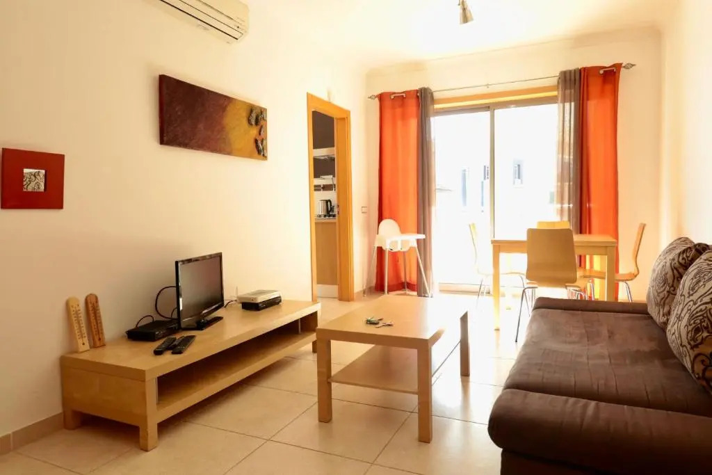 Olhos De Água 1BR with Pool, AC and Free Parking