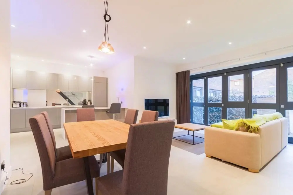 NEW 3 Double Bed House Ravenscourt Park Zone 2