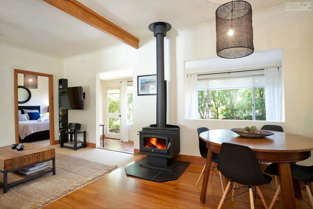 Stonewall Cottage for two with Fireplace