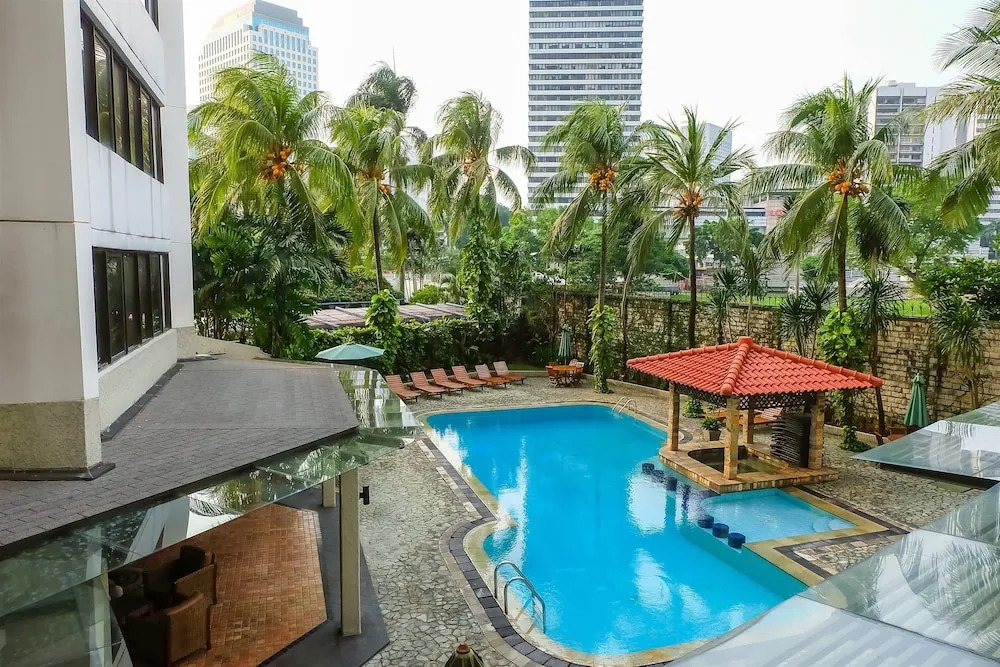 3 Bedrooms Luxury Senopati SCBD Apartment by Travelio