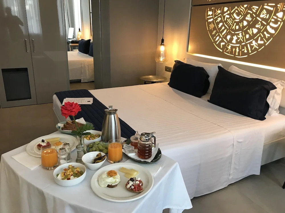 Lavris City Suites