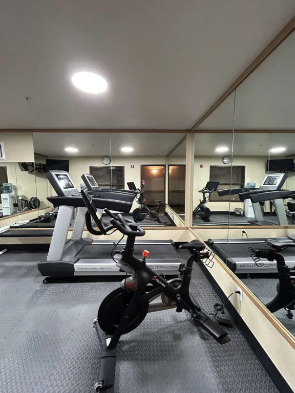 Eagle's View Inn & Suites