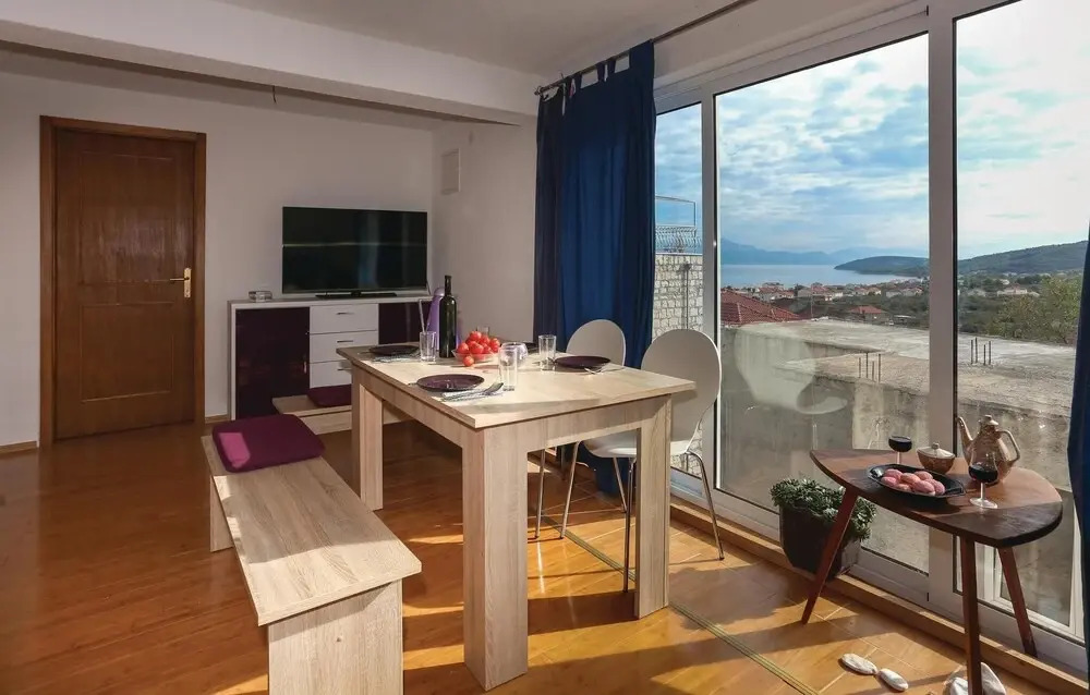 Awesome Home in Slatine With Wifi and 1 Bedrooms