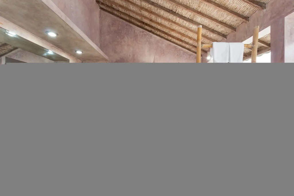 Villa Putih in Kuta with 4 bedrooms and 3 bathrooms