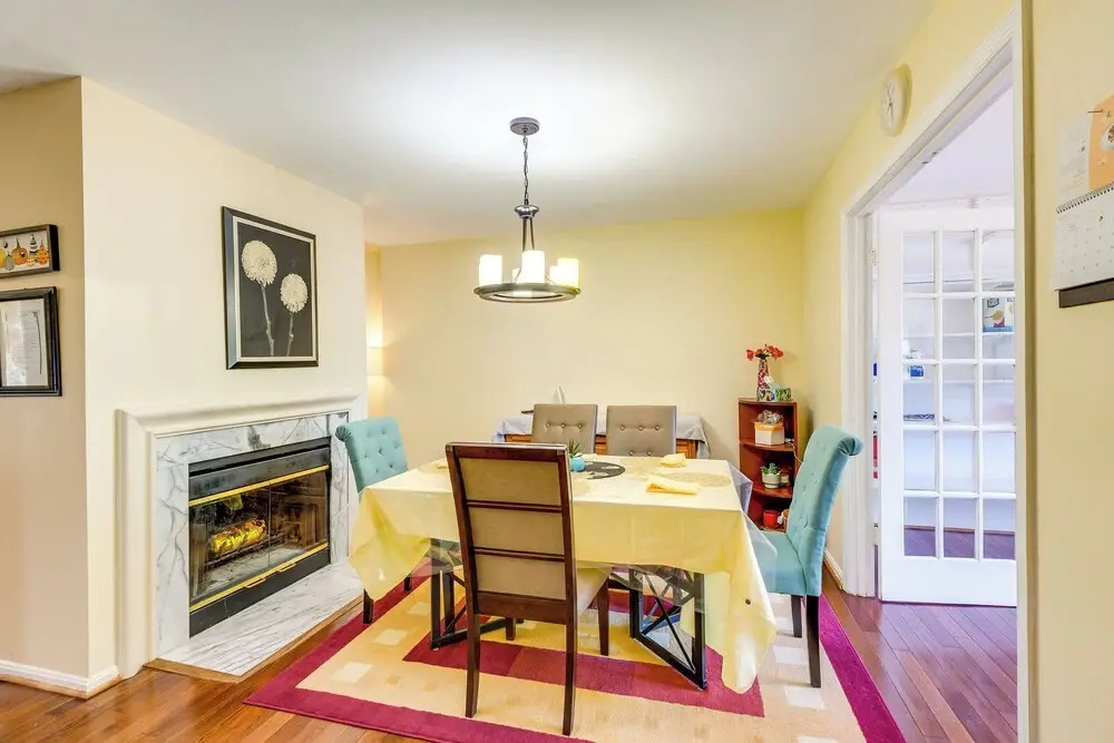 Close to Hospital & Dulles: Herndon Townhome