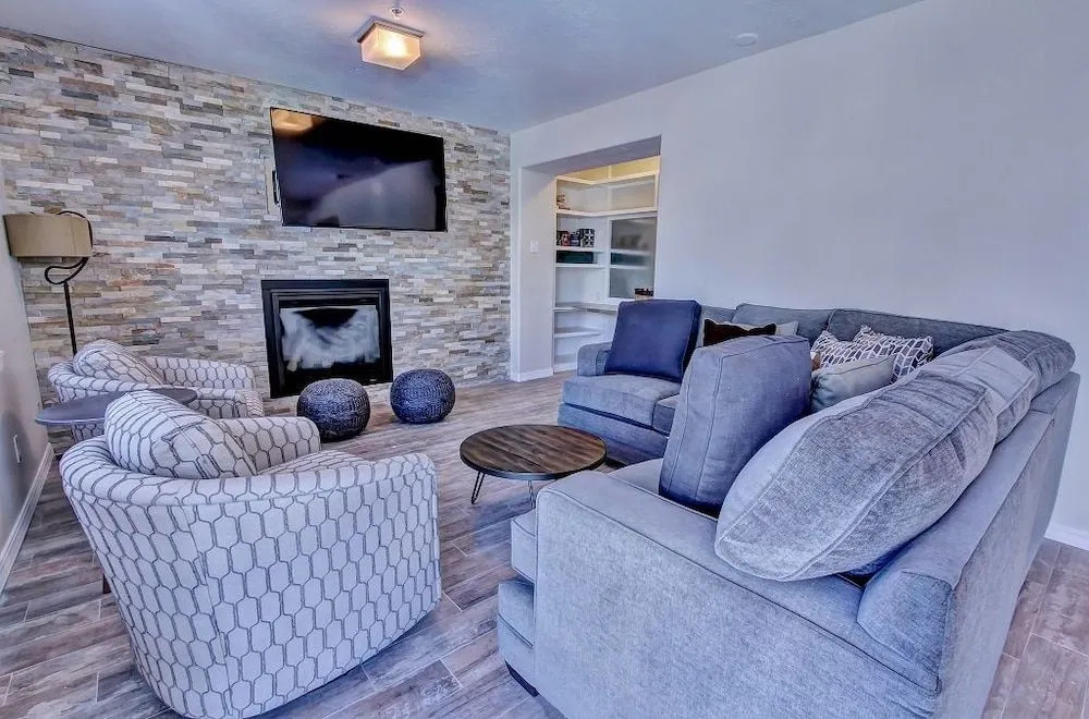 Park City Ontario Manor