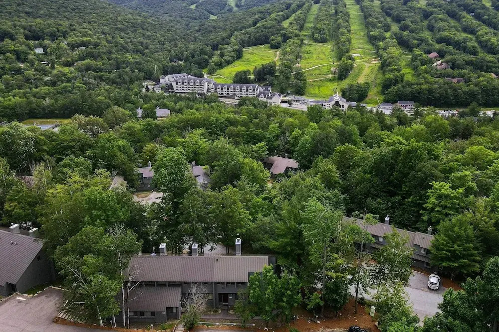 Village of Loon Mtn Condo with Fireplace and Balcony!