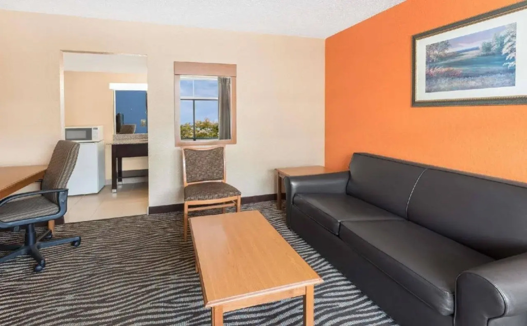 Howard Johnson Inn And Suites Columbus