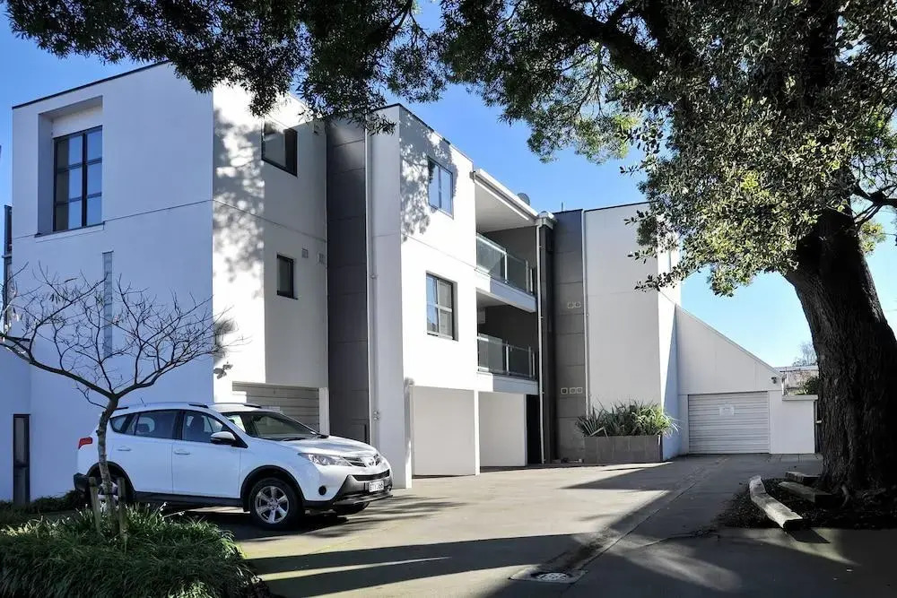 Apartment near Hagley Park with Secure Entry- Carlton Villa 3
