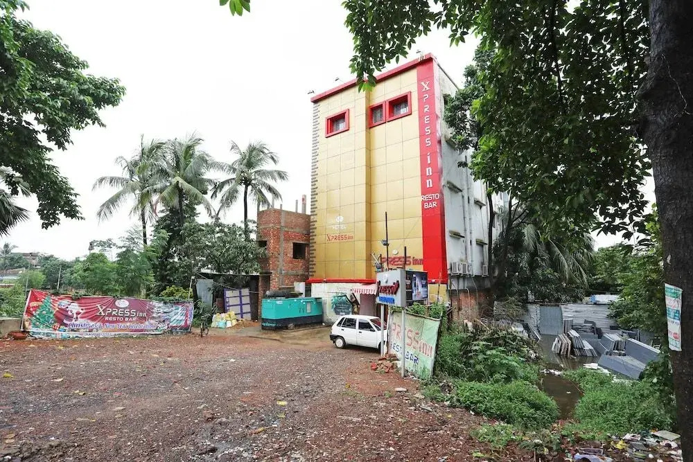 OYO 16627 Xpress Inn