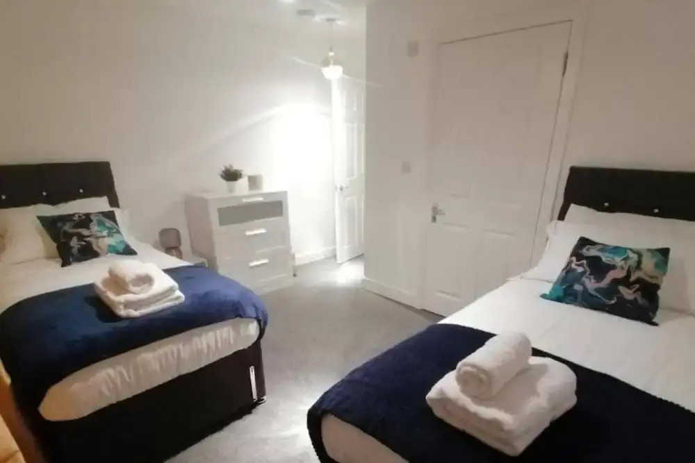 Livestay - Modern Spacious 2 Bed 2 Bath Apartment