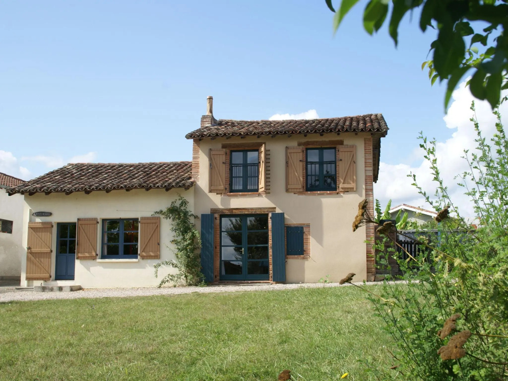 Cozy Holiday Home in Piquecos with Private Swimming Pool