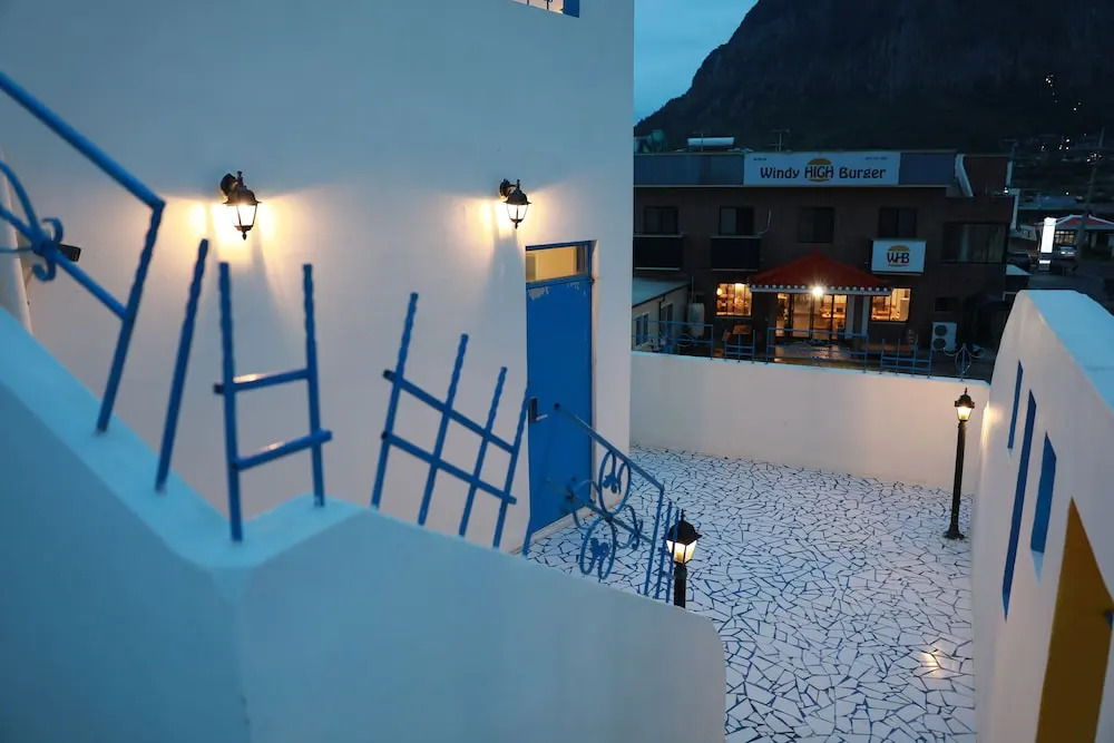 Love Jeju Sanbangsan Guesthouse - Hostel