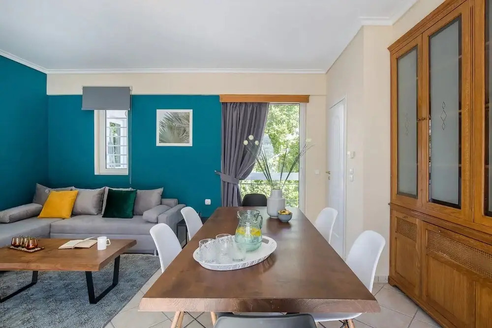 Stylish one-bedroom maisonette in Mets