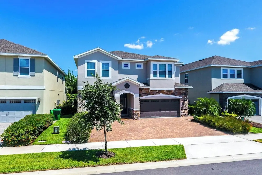 Gorgeous Single Home With Private Pool at Encore