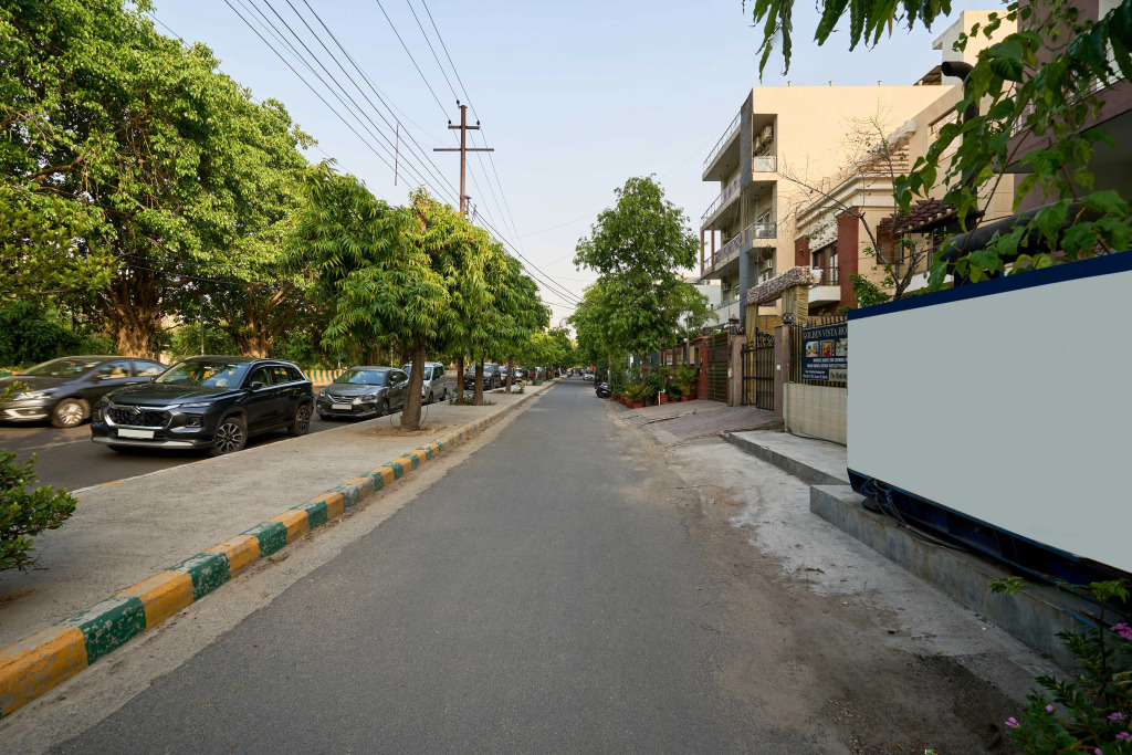 Itsy Hotels Golden Vista Near Noida City Centre