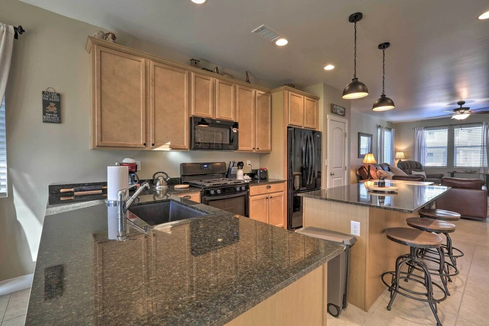 Flagstaff Family Hideaway w/ Guest House!
