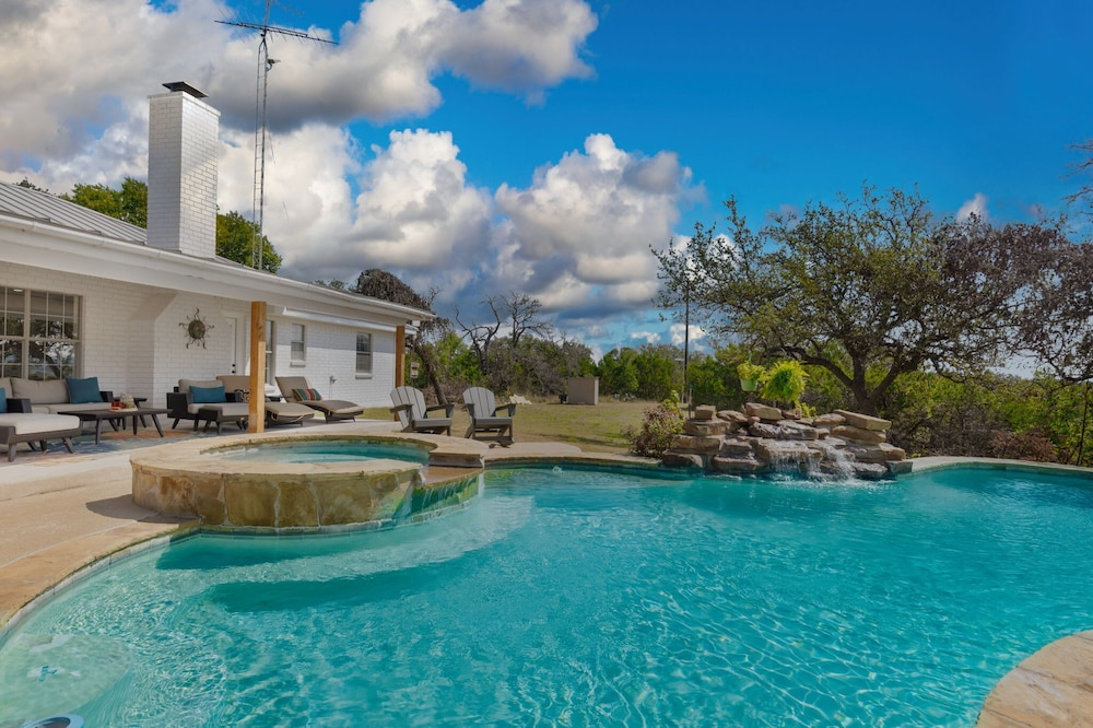 Rivers Oaks-the Ranch House Pool & Hot-tub!