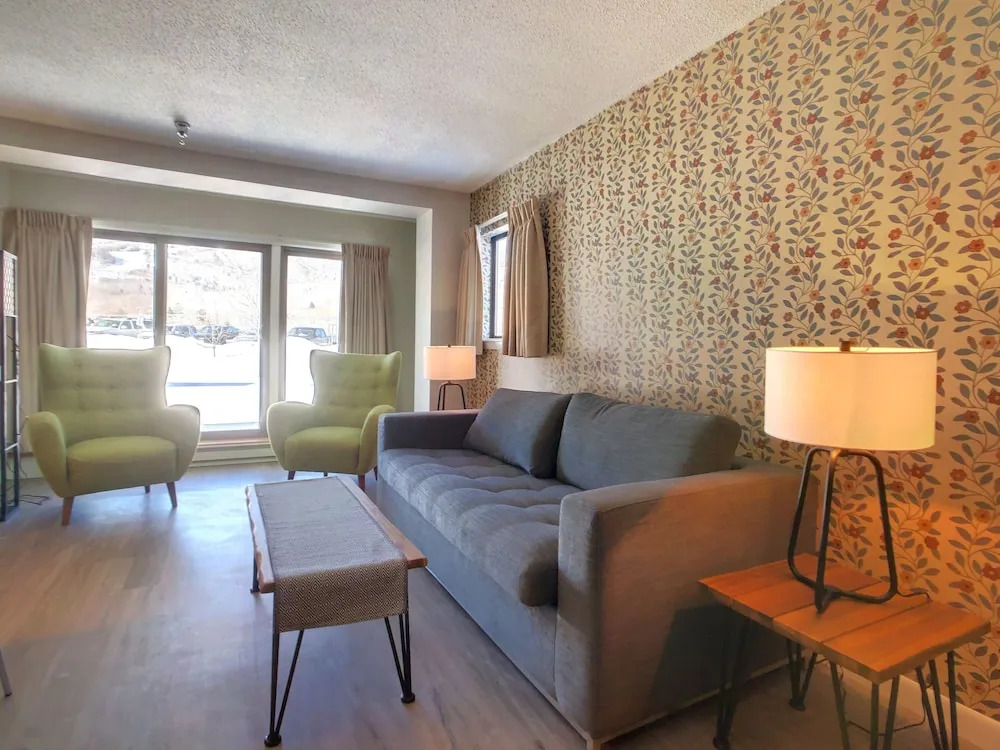 MG 3C16 - Wow!  Location. Views. Pool. Sauna. Shops.  2 Bedrooms