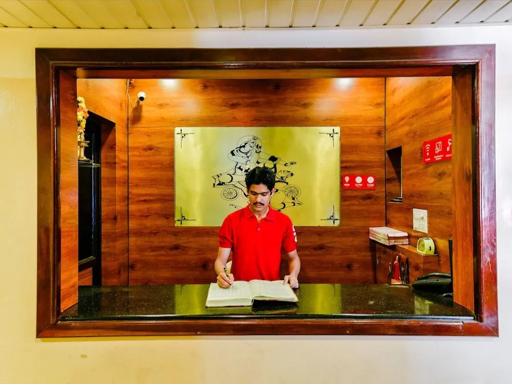 Oyo 23115 Hotel Saravana