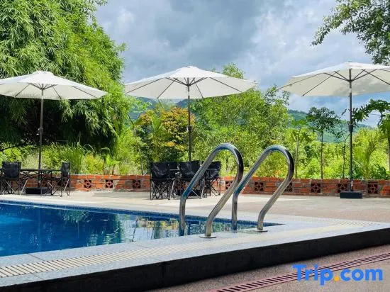Cloudy Hill Hostel & Villa