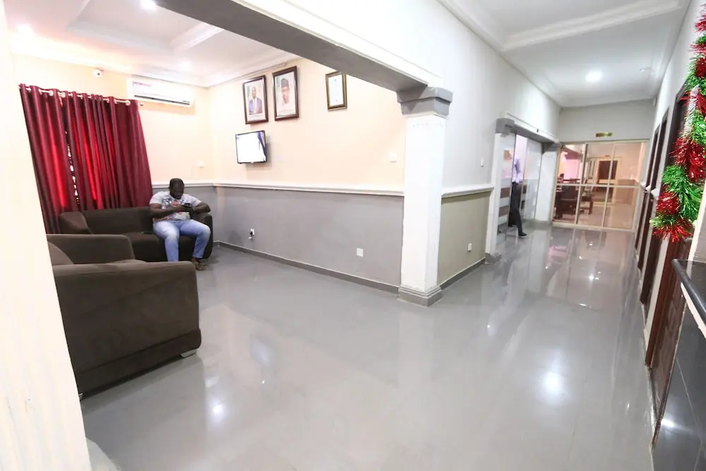 Iyore Grand Hotel & Suites 2