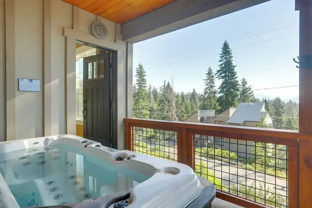 Lake Tahoe Views & Hot Tub: Stunning Luxury Home!