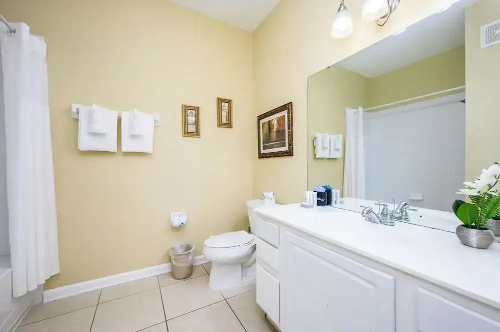 Premium Lake View Condo, Vista Cay - 1005