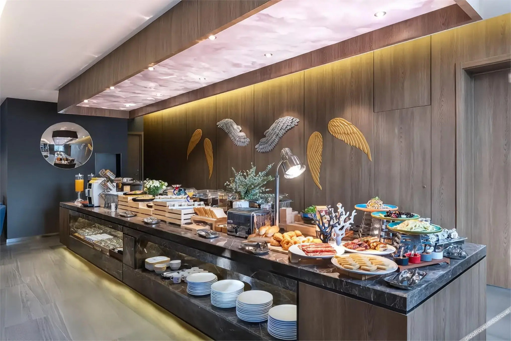 Orange Hotel  (Shanghai Hongqiao Railway Station Store)