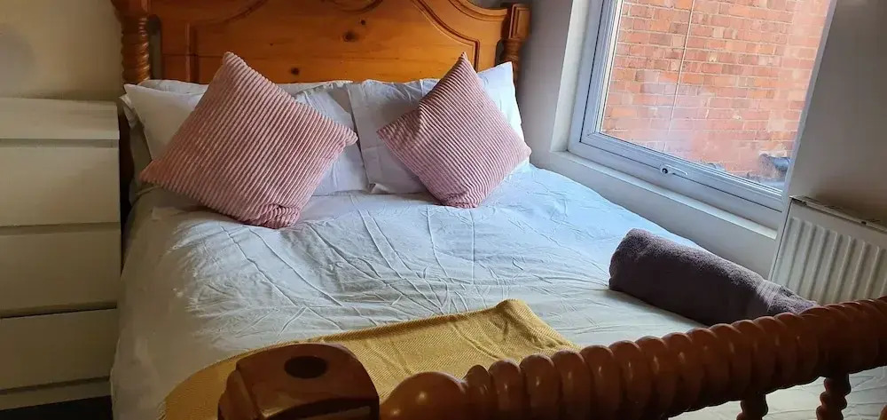 Room in Guest Room - Nice Large Room in Coventry