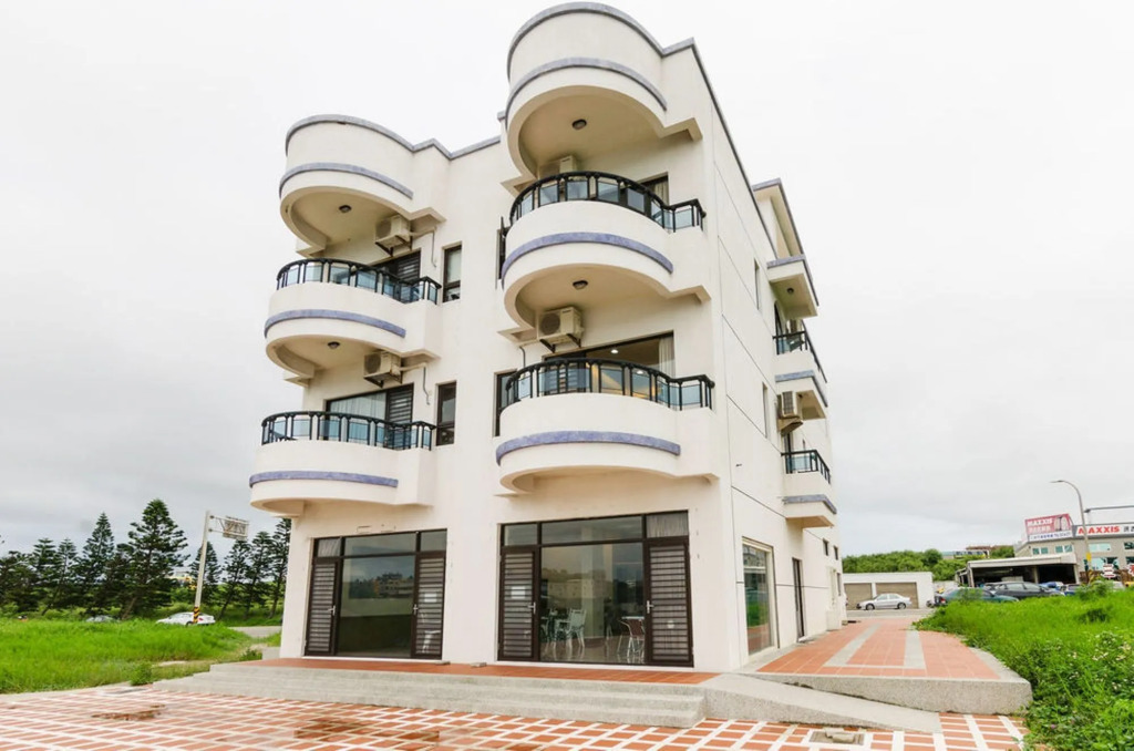 海漣天海岸民宿 & 水連天海景電梯民宿 Sea Sky Coast Homestay & Shui-lian-tian Homestay