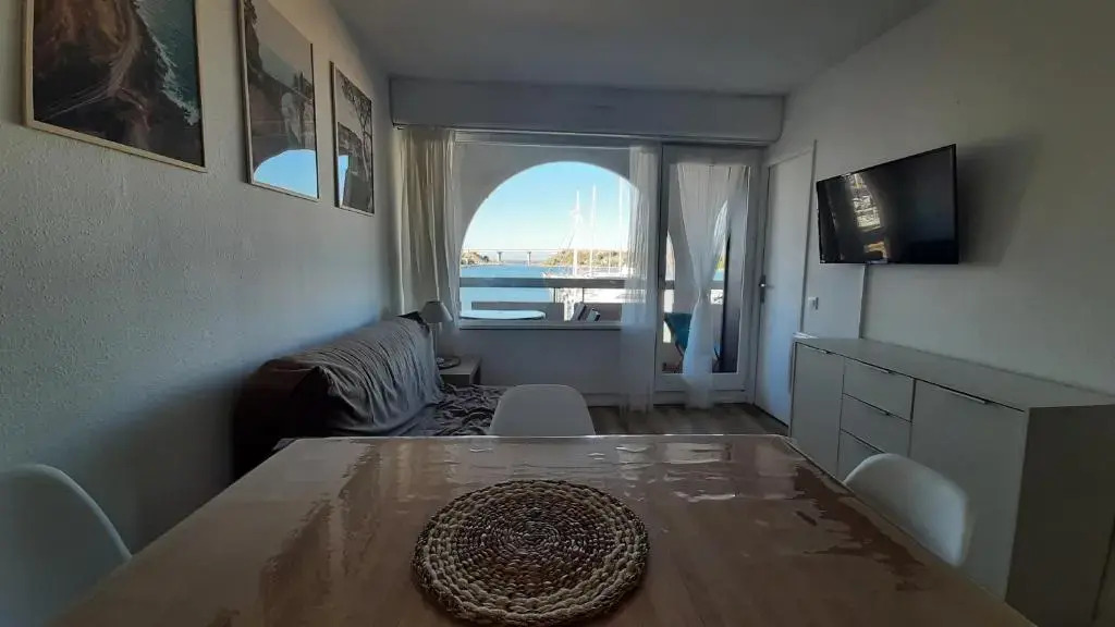 T2 cabine avec très belle vue sur le port de plaisance