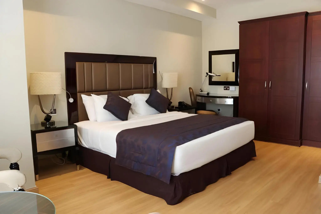 Strato Hotel By Warwick