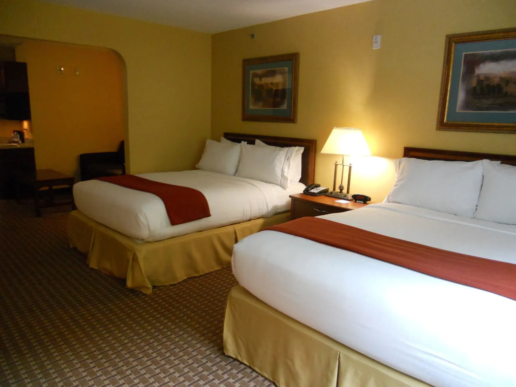 Holiday Inn Express and Suites Hazard by IHG