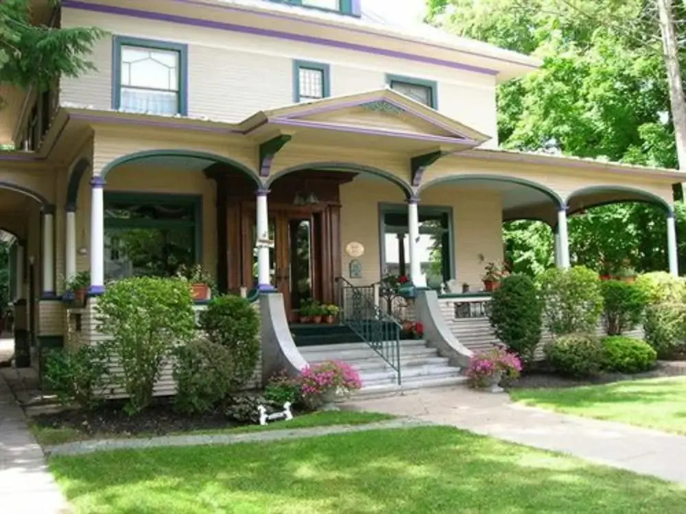 The Glens Falls Inn