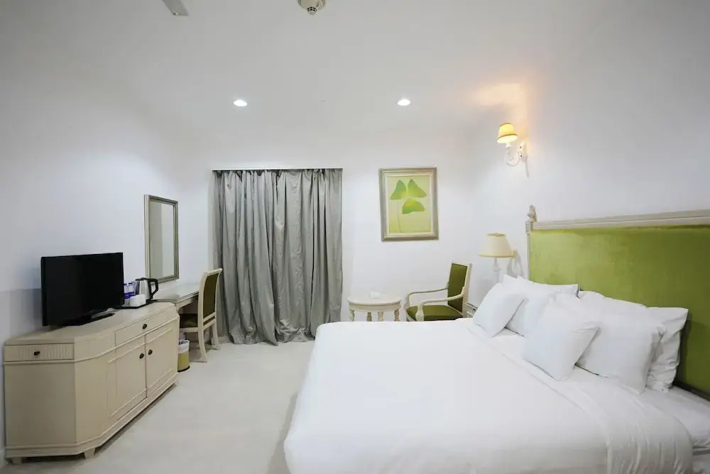 Crown Park Hotel
