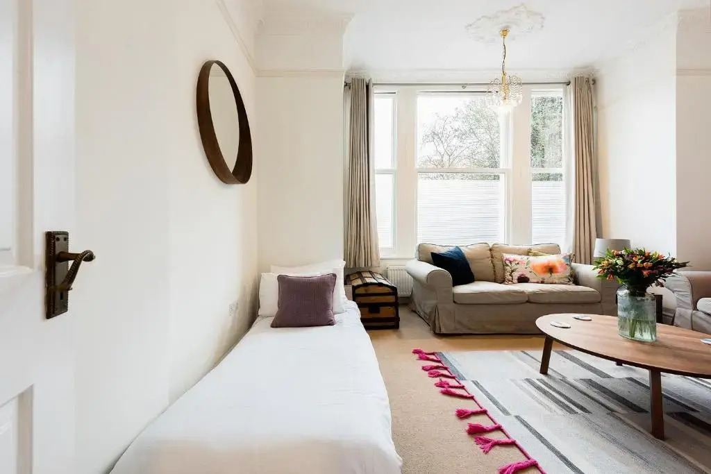 Garden flat near Ealing Broadway