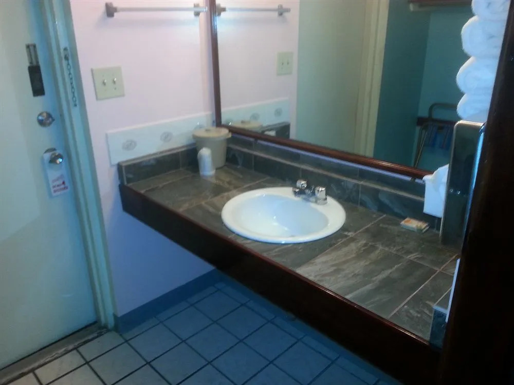 Island House Resort Hotel