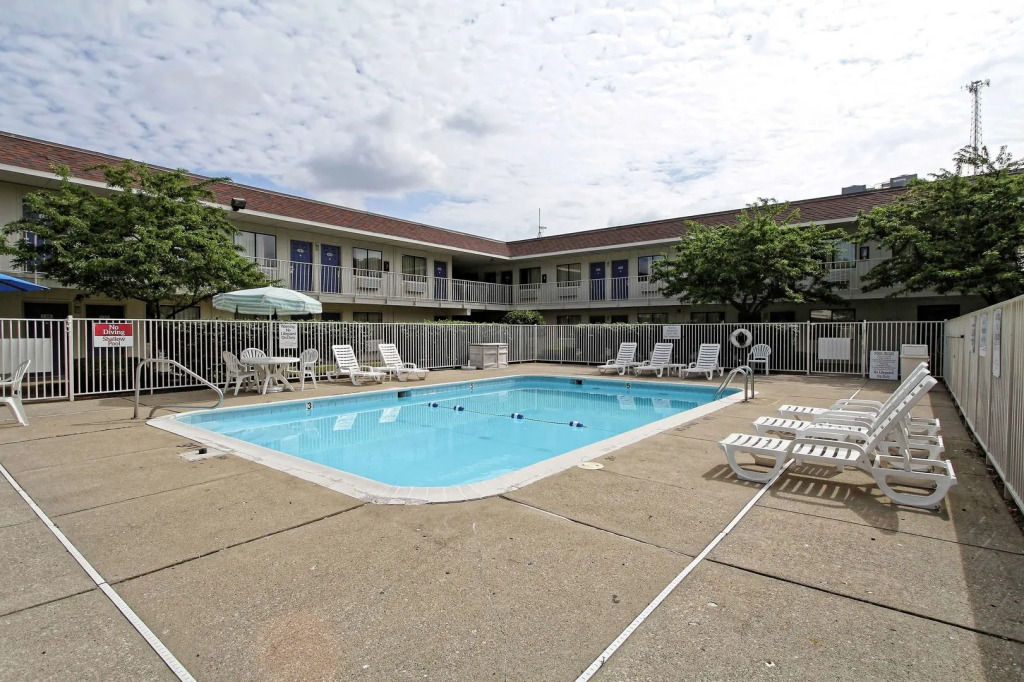 Motel 6-Amherst, OH - Cleveland West - Lorain