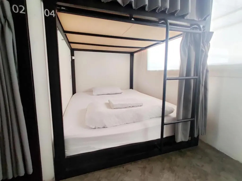 HOLY SHEET Hostel