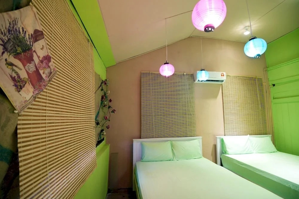 Decoupage Homestay