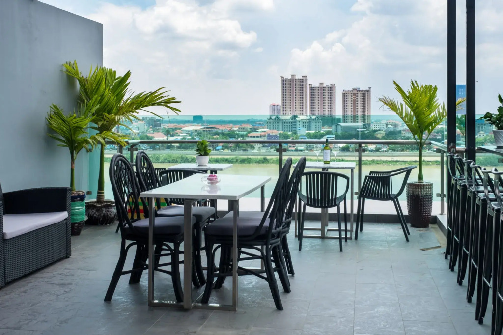 Nou's River Hotel